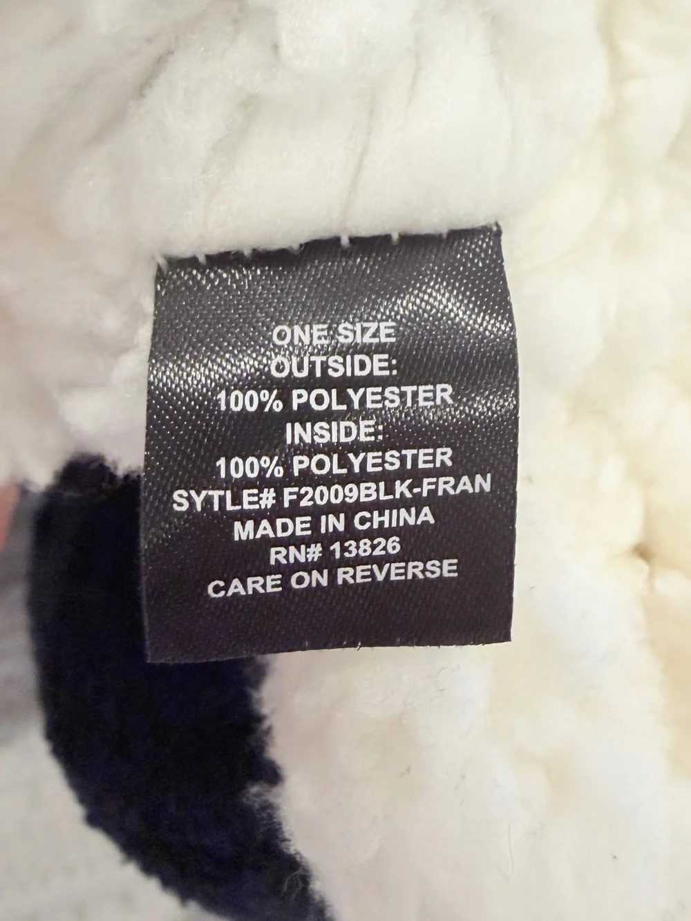 NWT! Francesca’s Women’s Fuzzy Socks with Yarn Flowers and Grips One Size